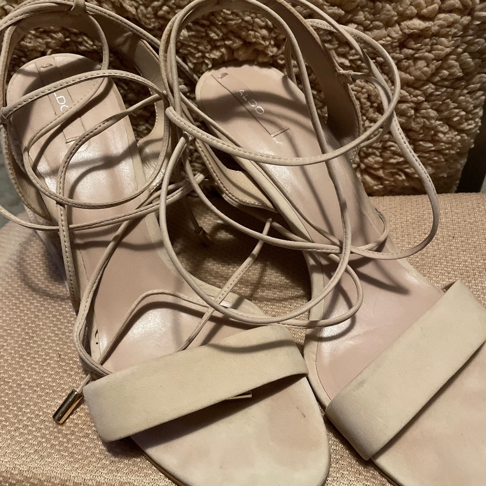 Crème heels